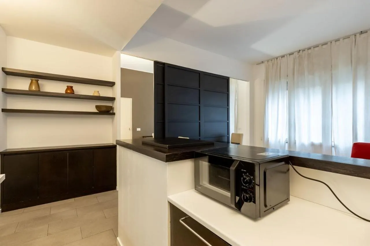 Apartment In Brera-Fatebenefratelli-Porta Nuova-Milano Italy
