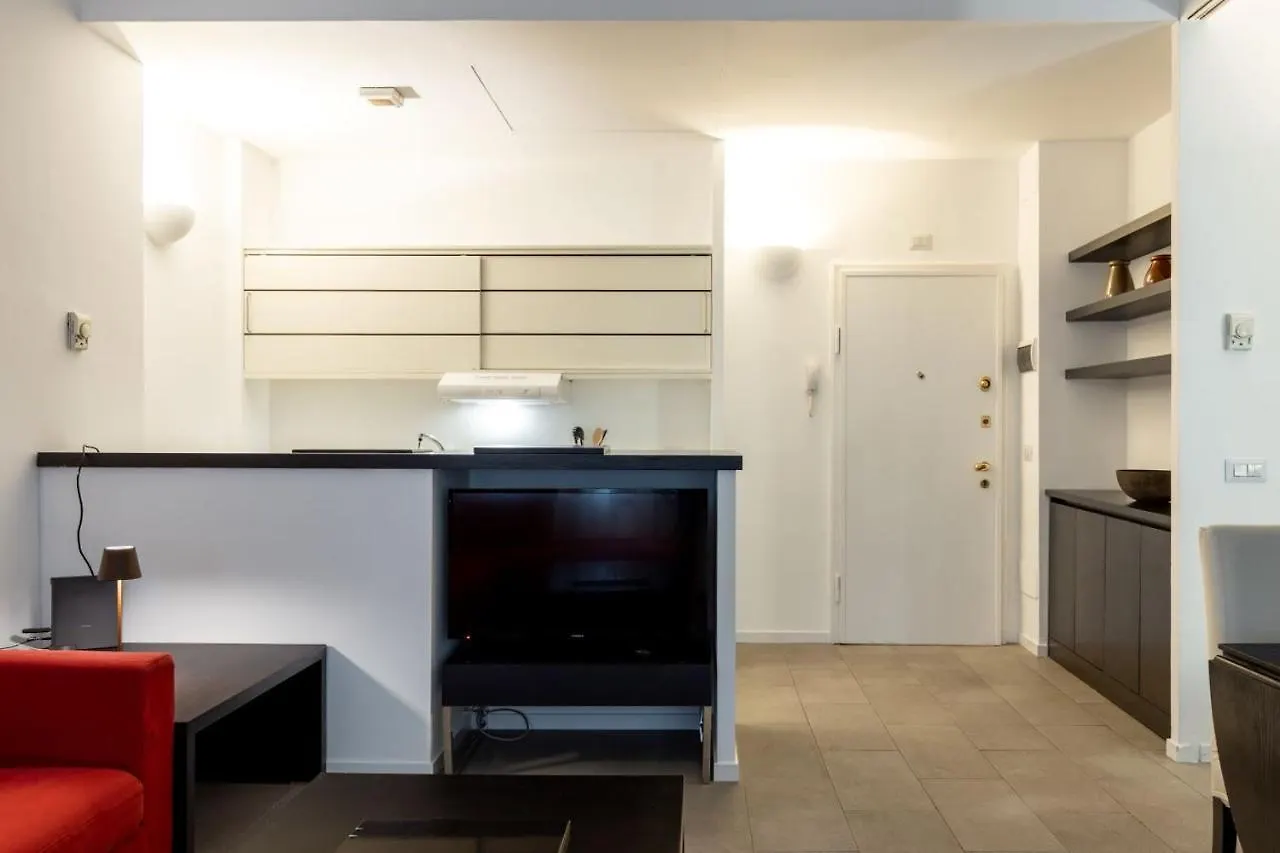Apartment In Brera-Fatebenefratelli-Porta Nuova-Milano 0*, Milano Italien